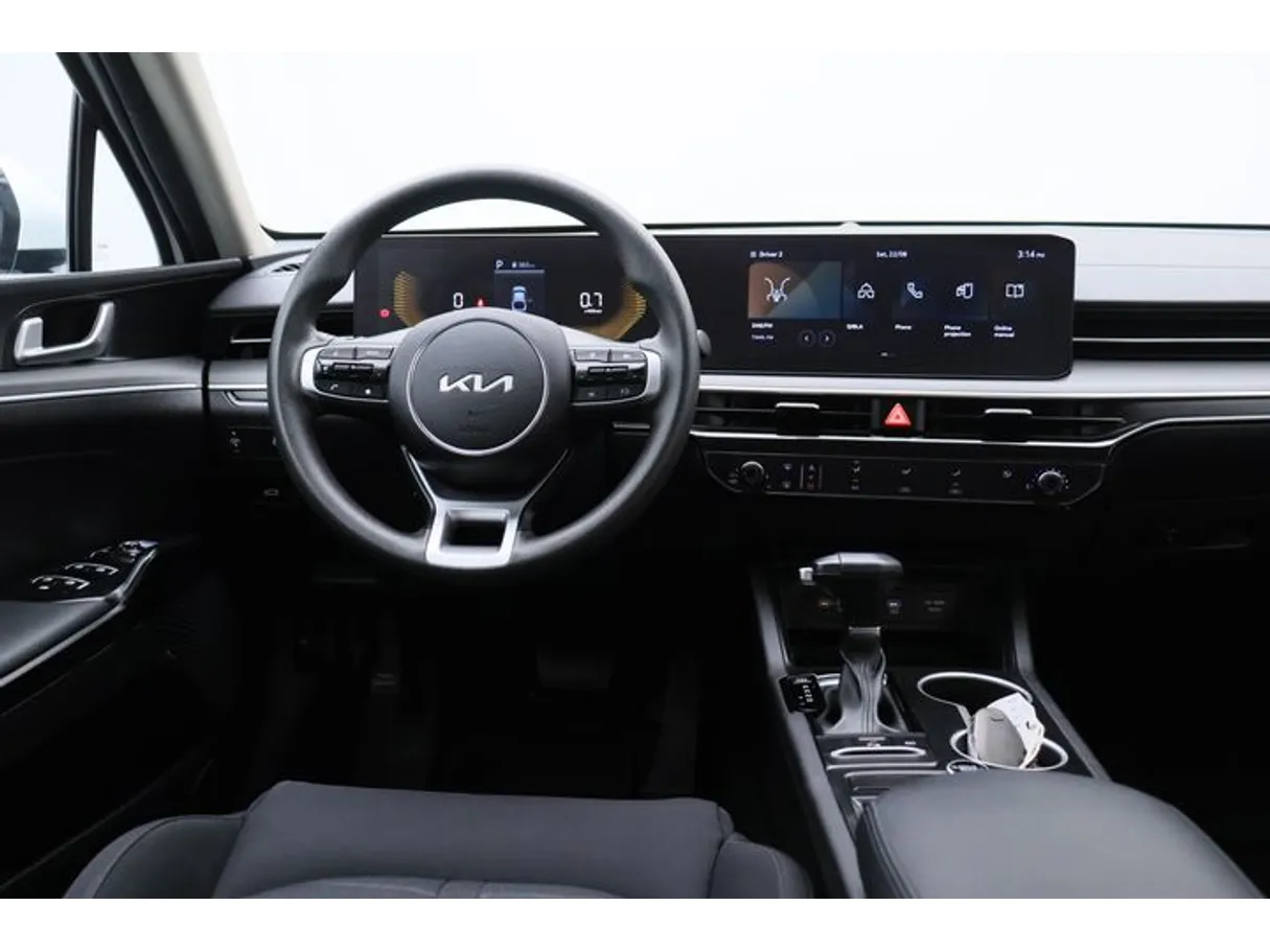 Car image 15