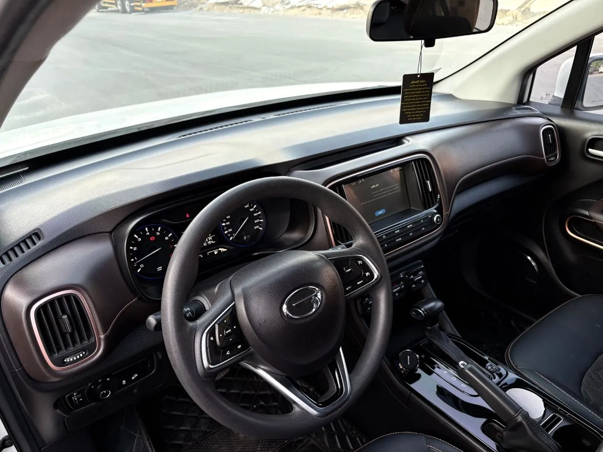 Car image 13
