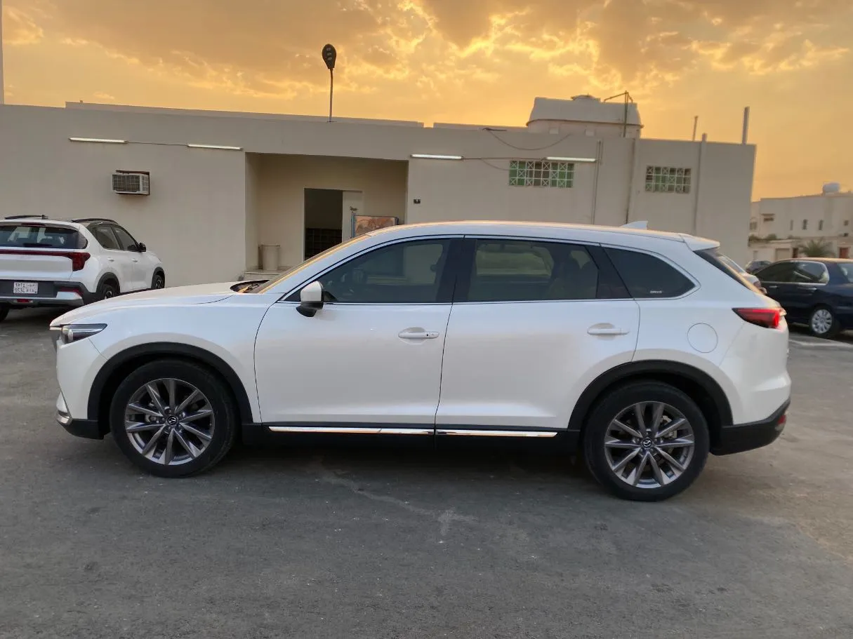 Car image 8