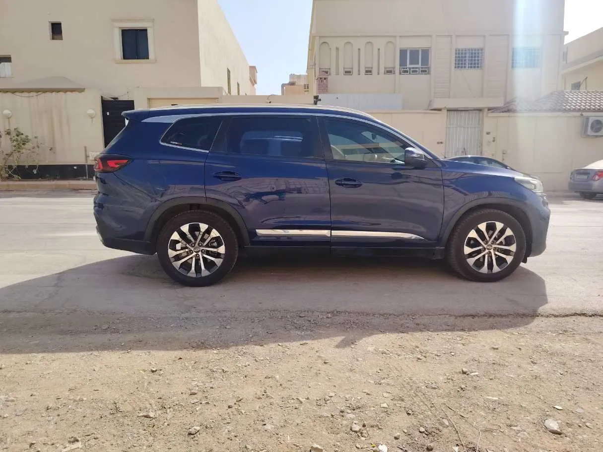 Car image 4