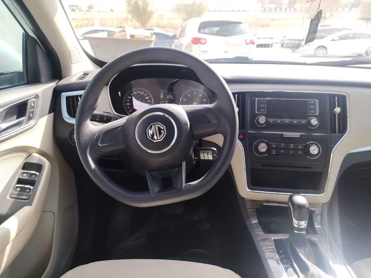 Car image 17