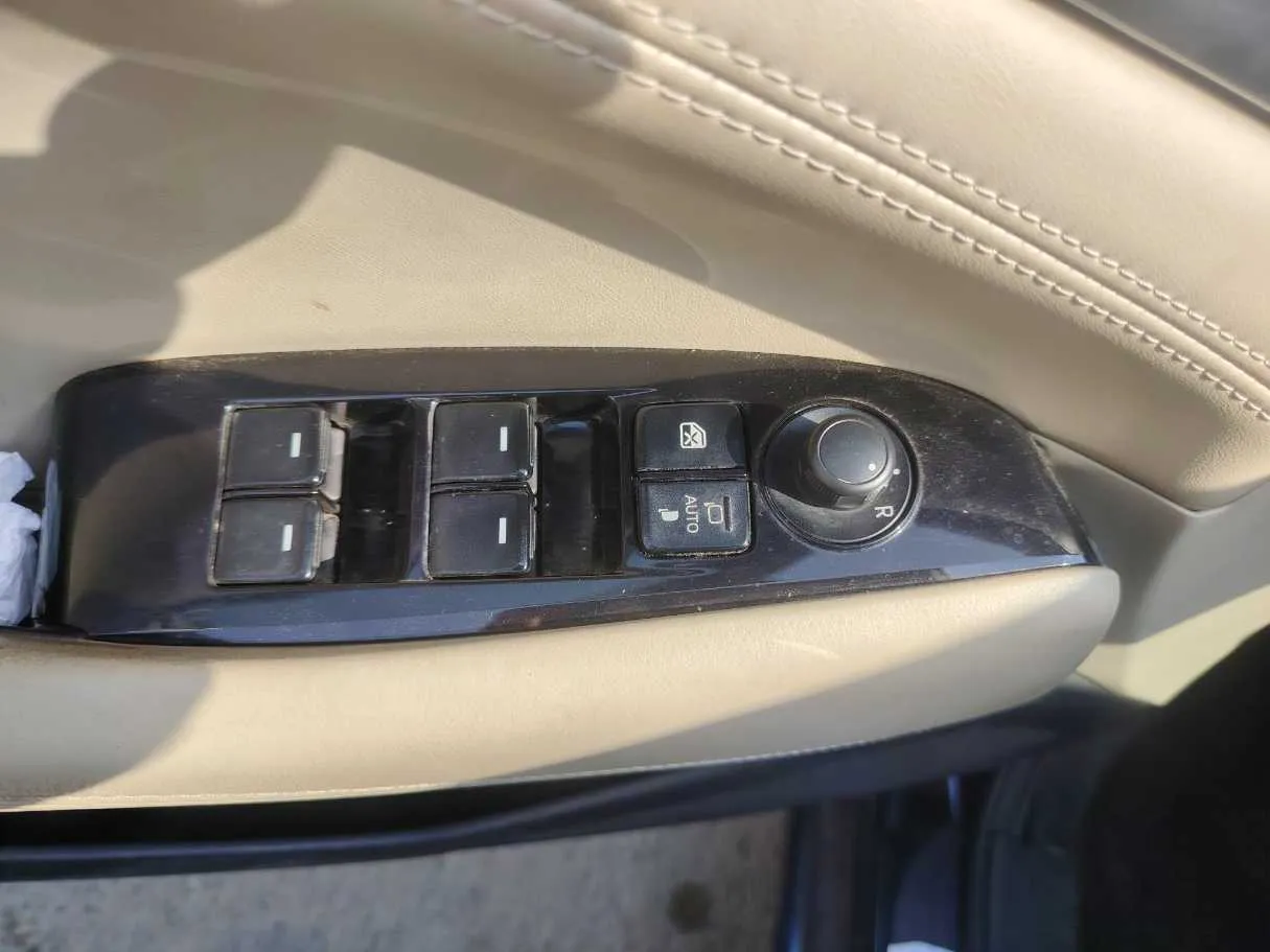 Car image 35