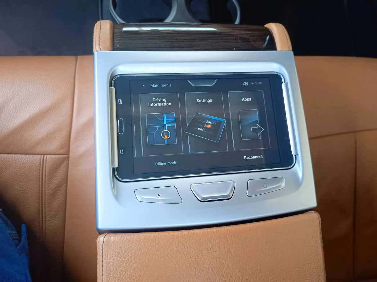Car image 30