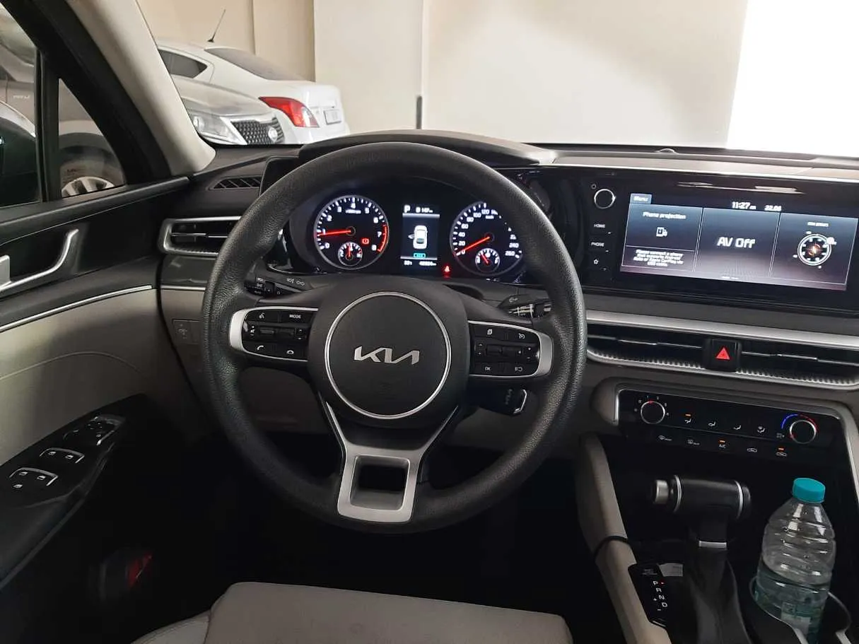 Car image 17