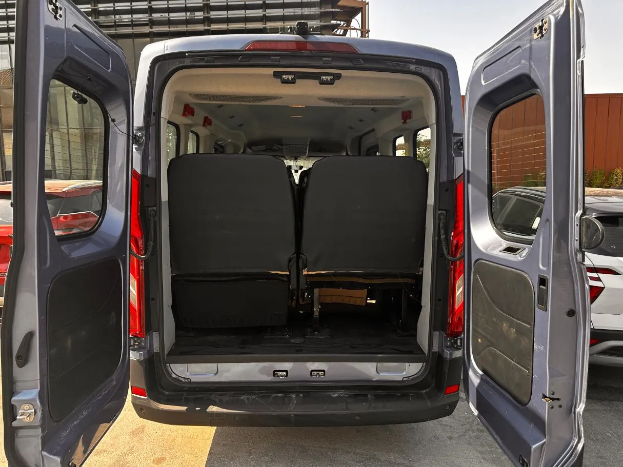 Car image 21
