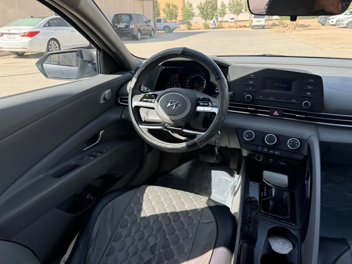 Car image 17