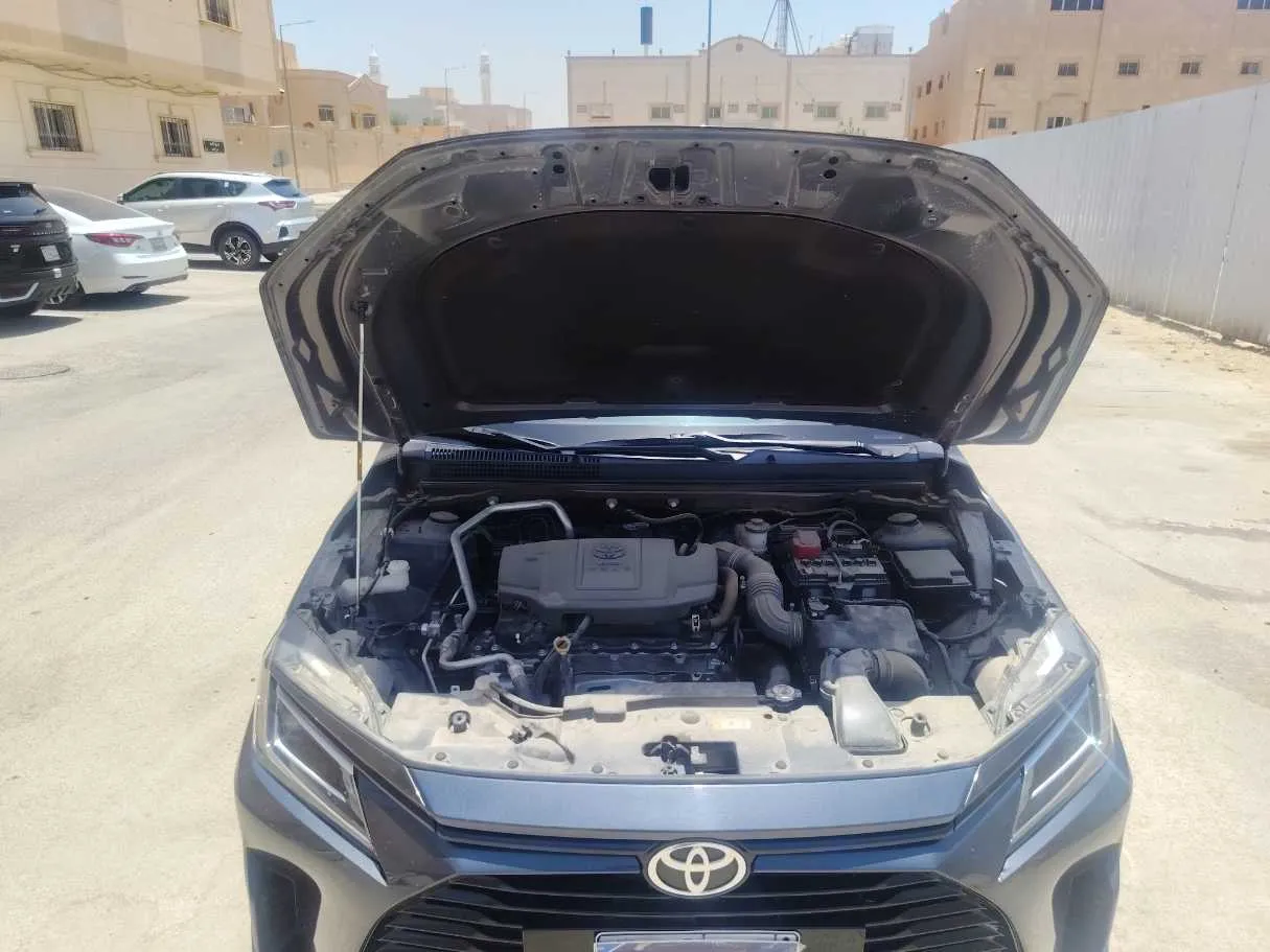 Car image 30