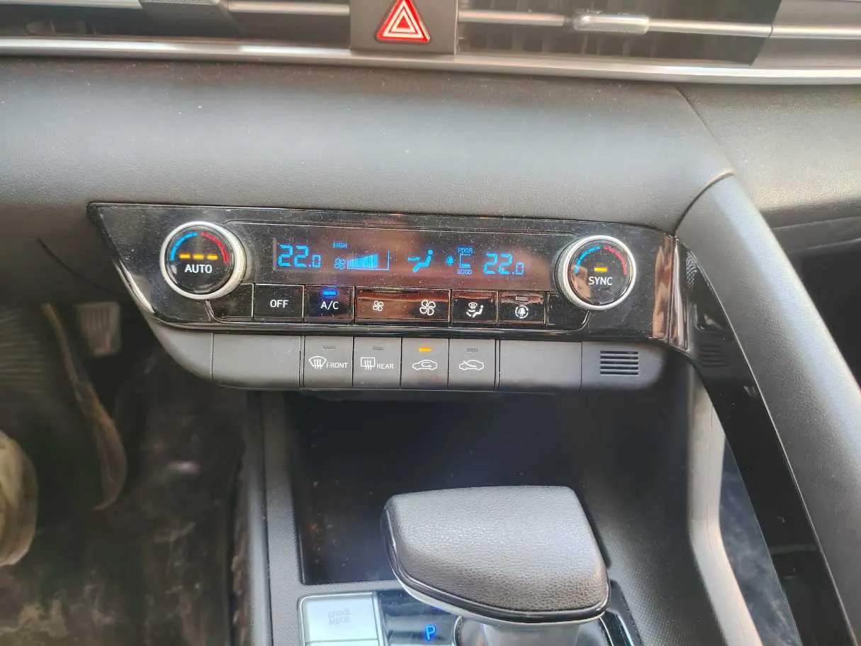 Car image 22