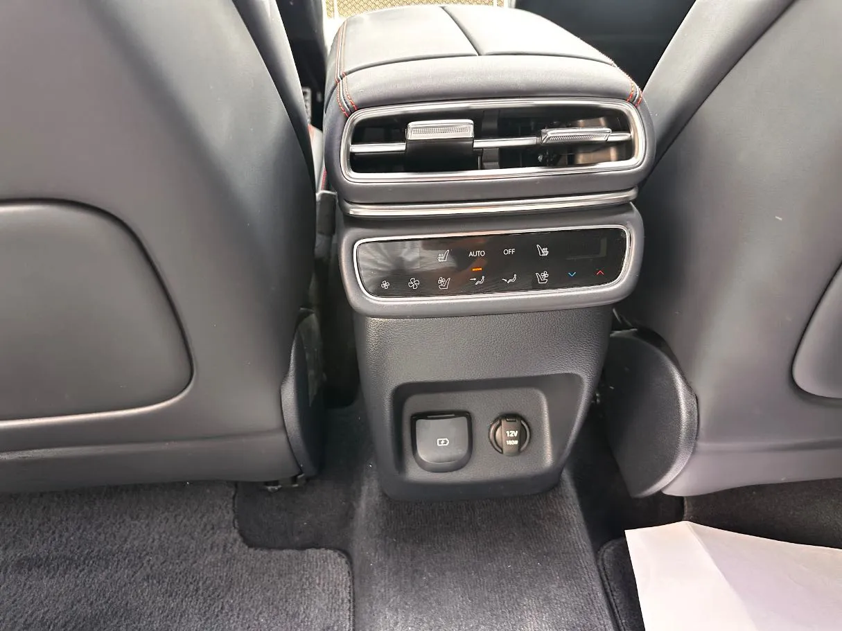 Car image 26