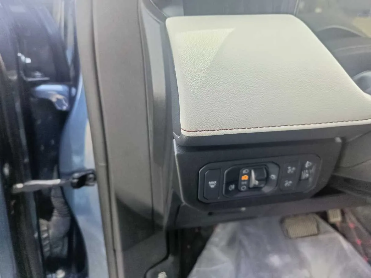 Car image 31