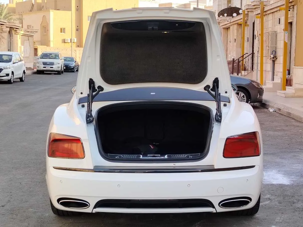 Car image 26
