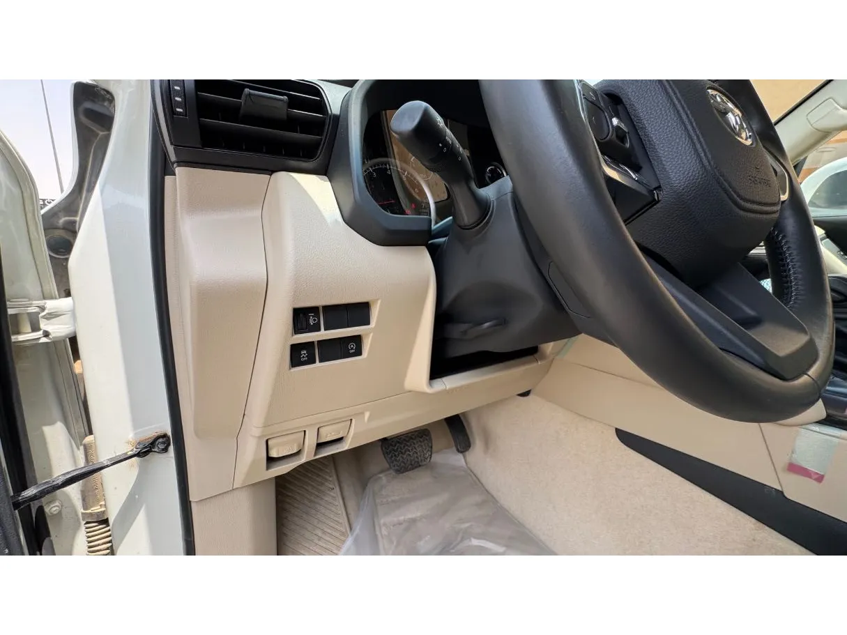 Car image 24
