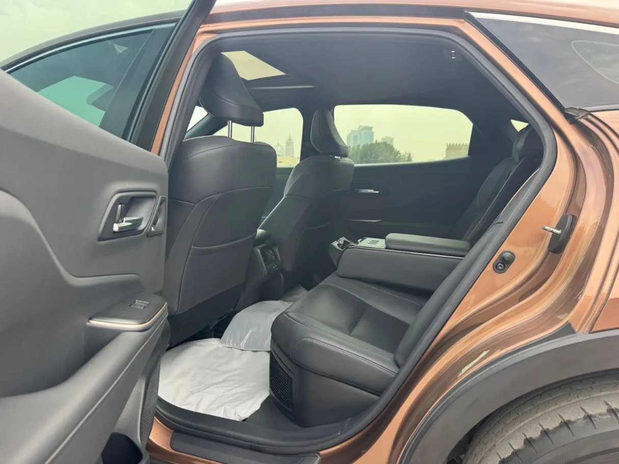 Car image 13