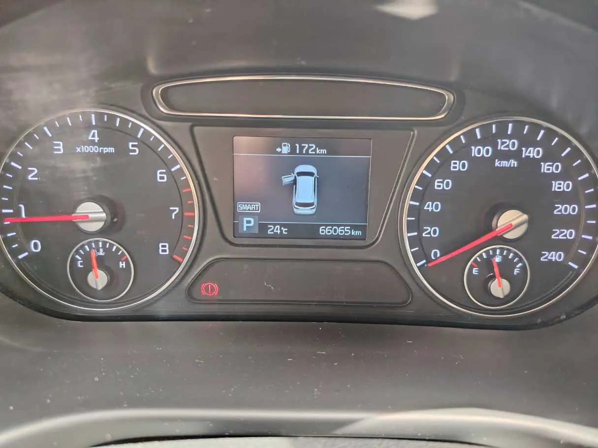 Car image 18