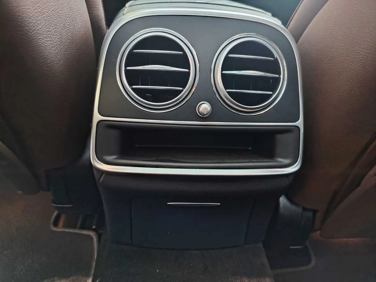 Car image 30