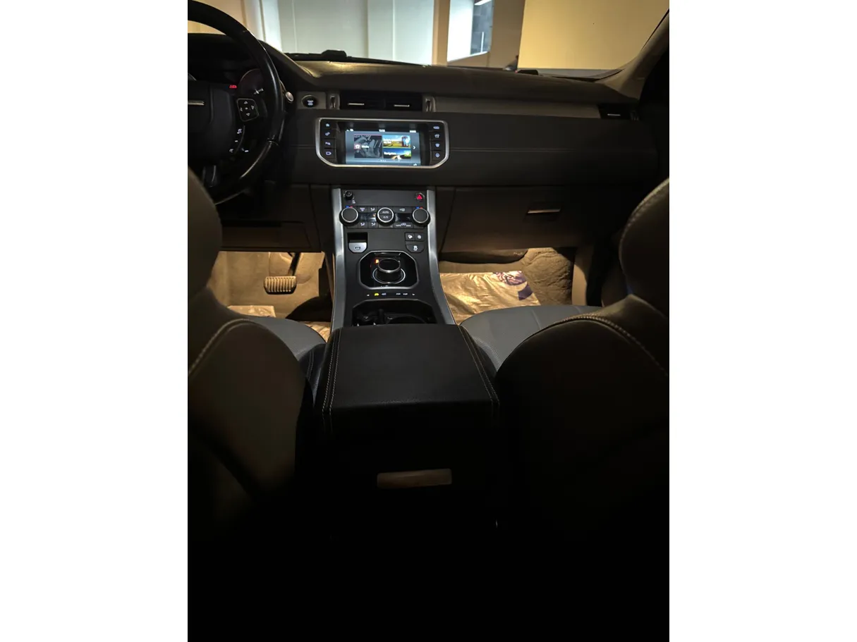 Car image 17