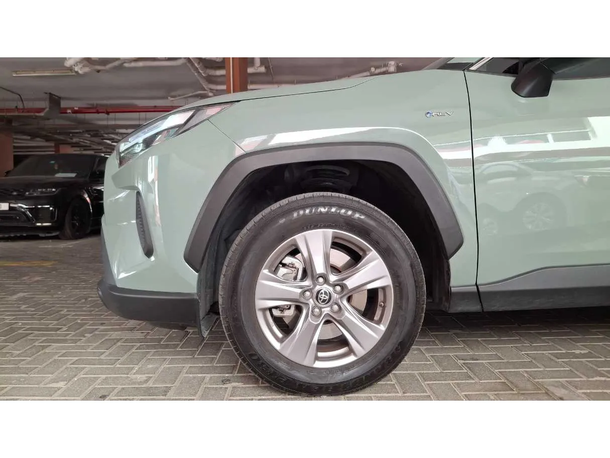 Car image 9