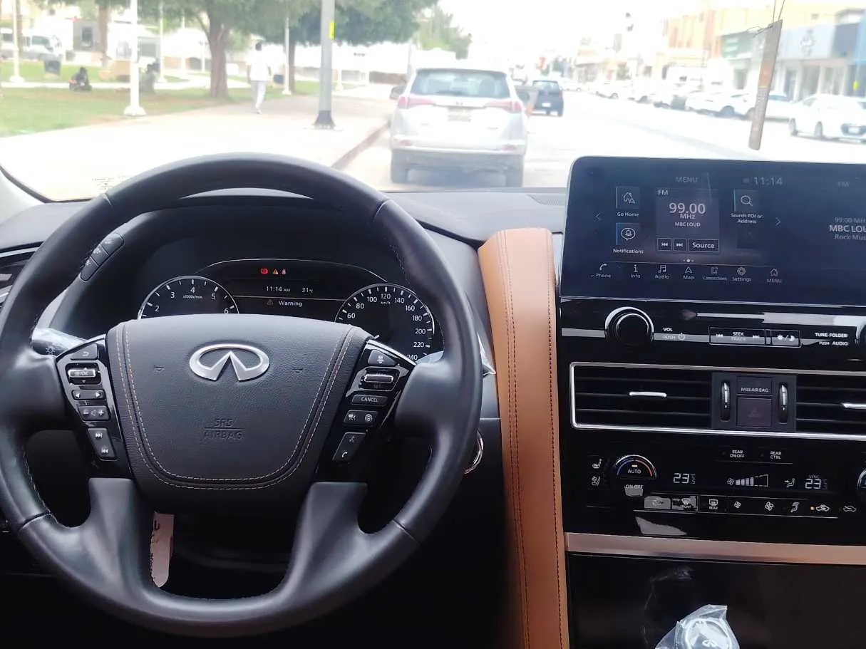 Car image 25