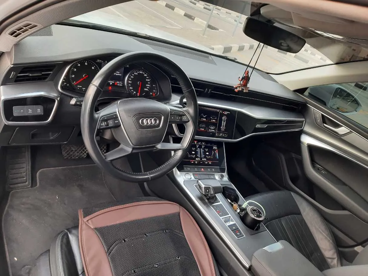Car image 11