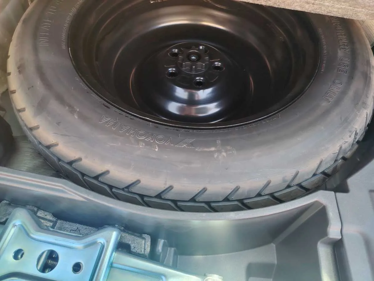 Car image 32