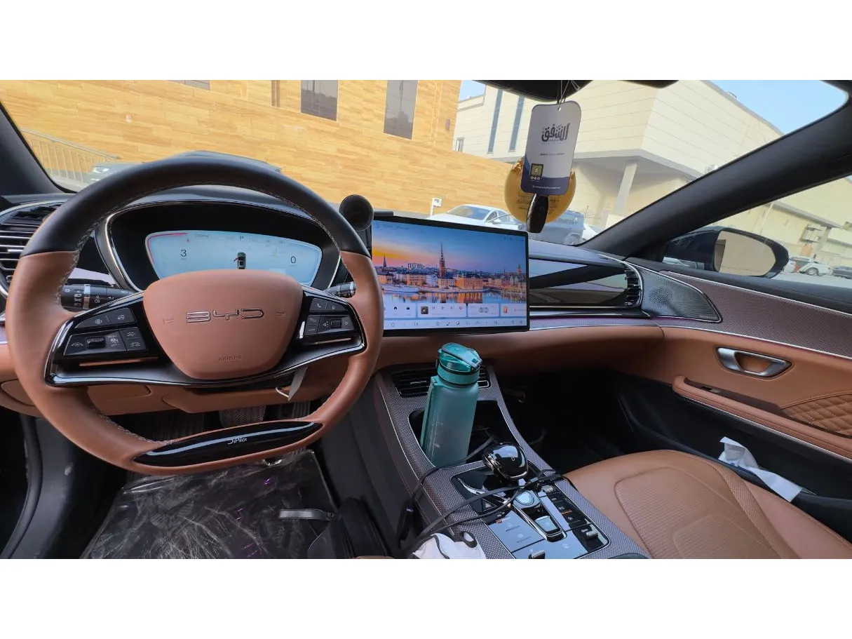 Car image 13