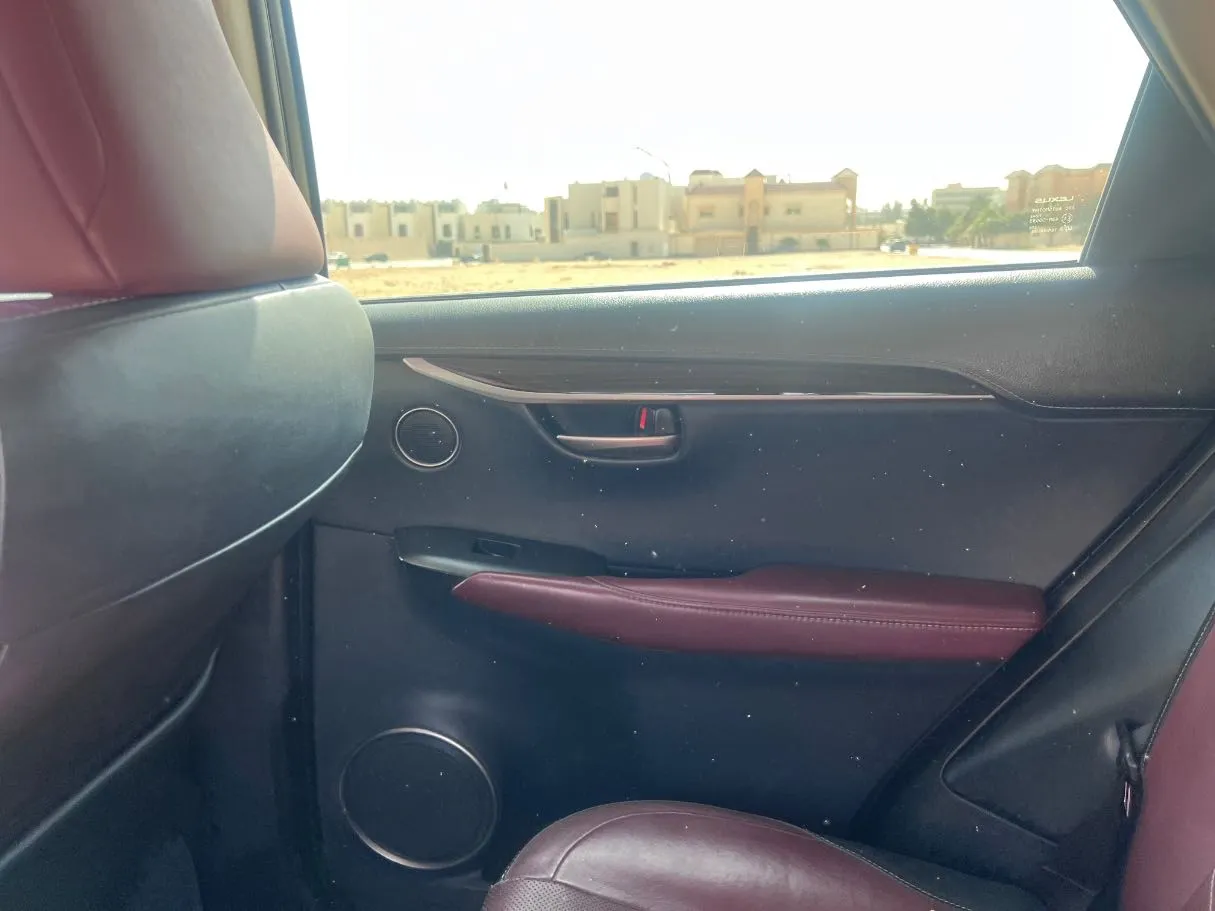 Car image 24