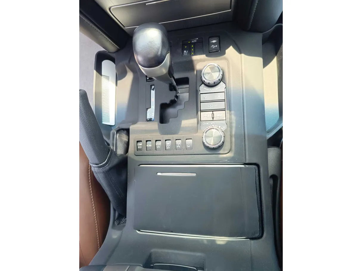 Car image 24