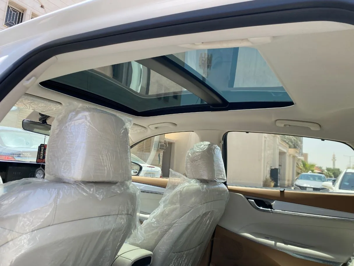 Car image 24