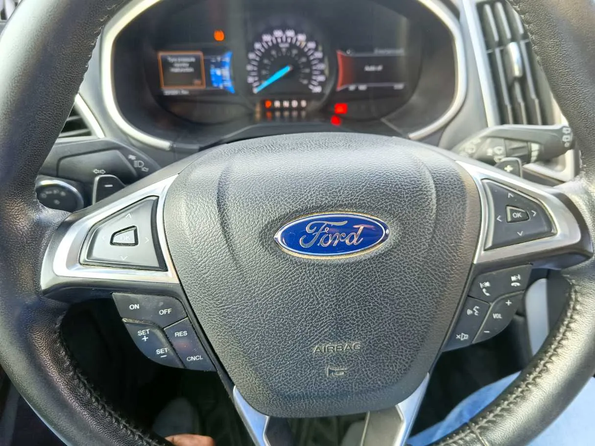 Car image 25