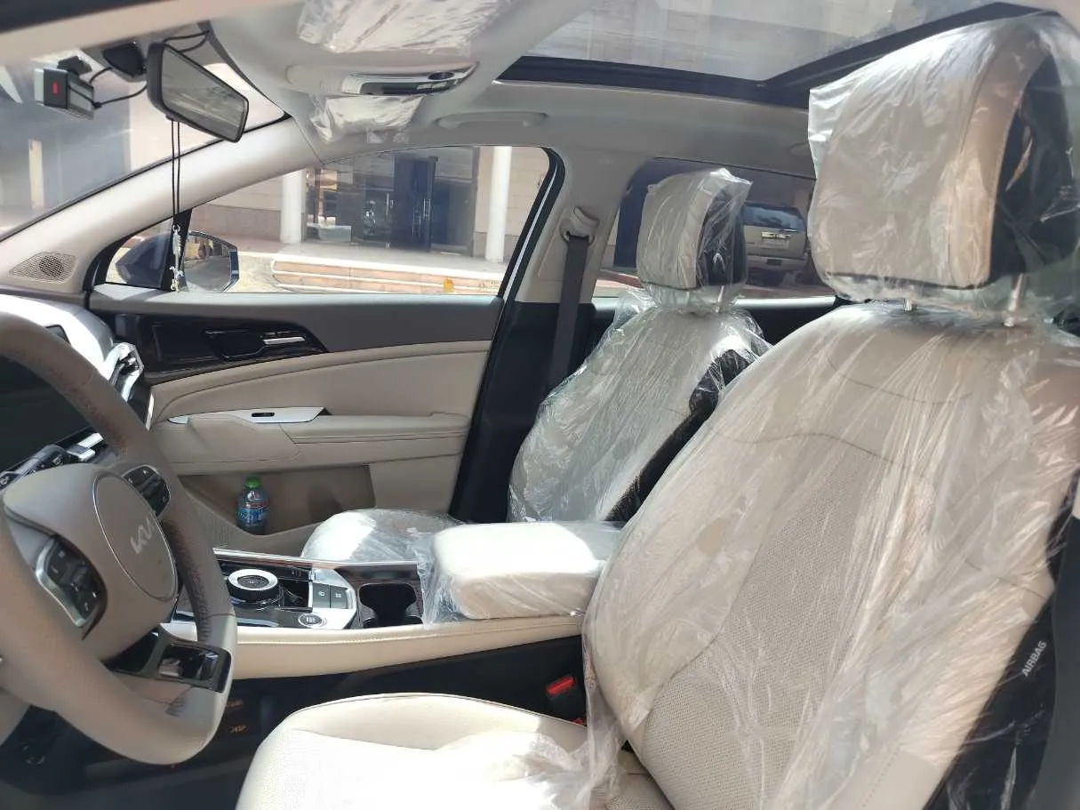 Car image 17