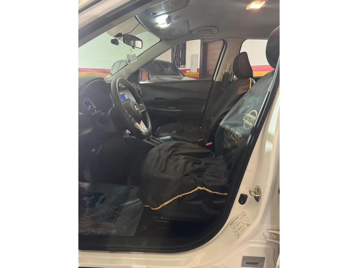 Car image 11