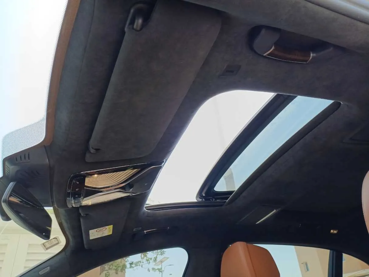 Car image 25