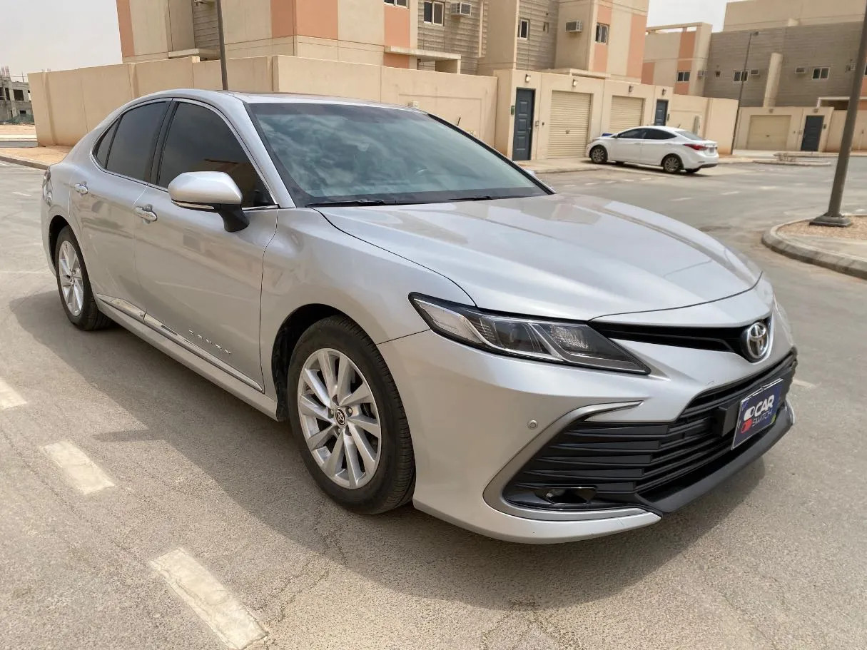 Car image 3