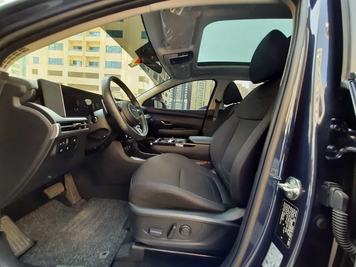 Car image 12