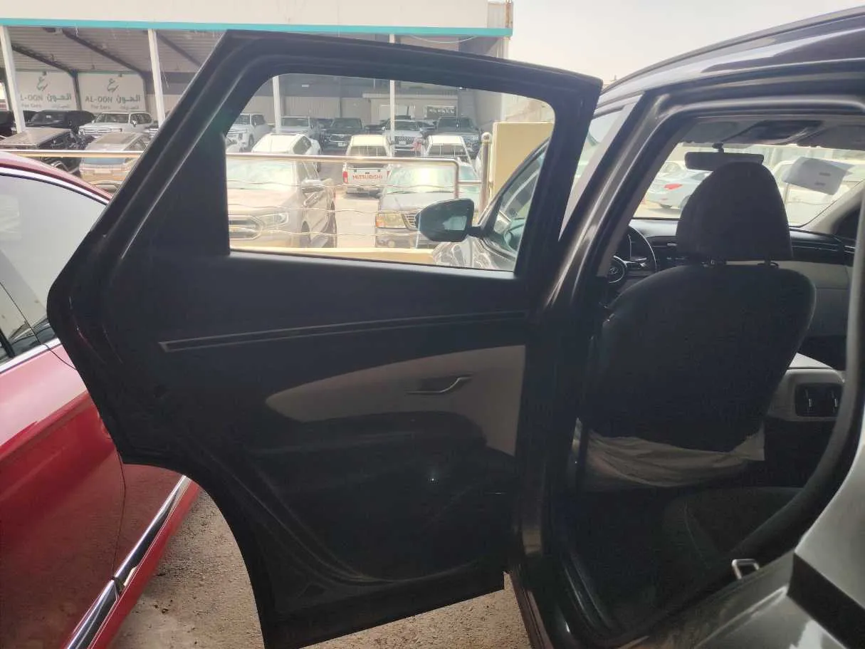 Car image 18