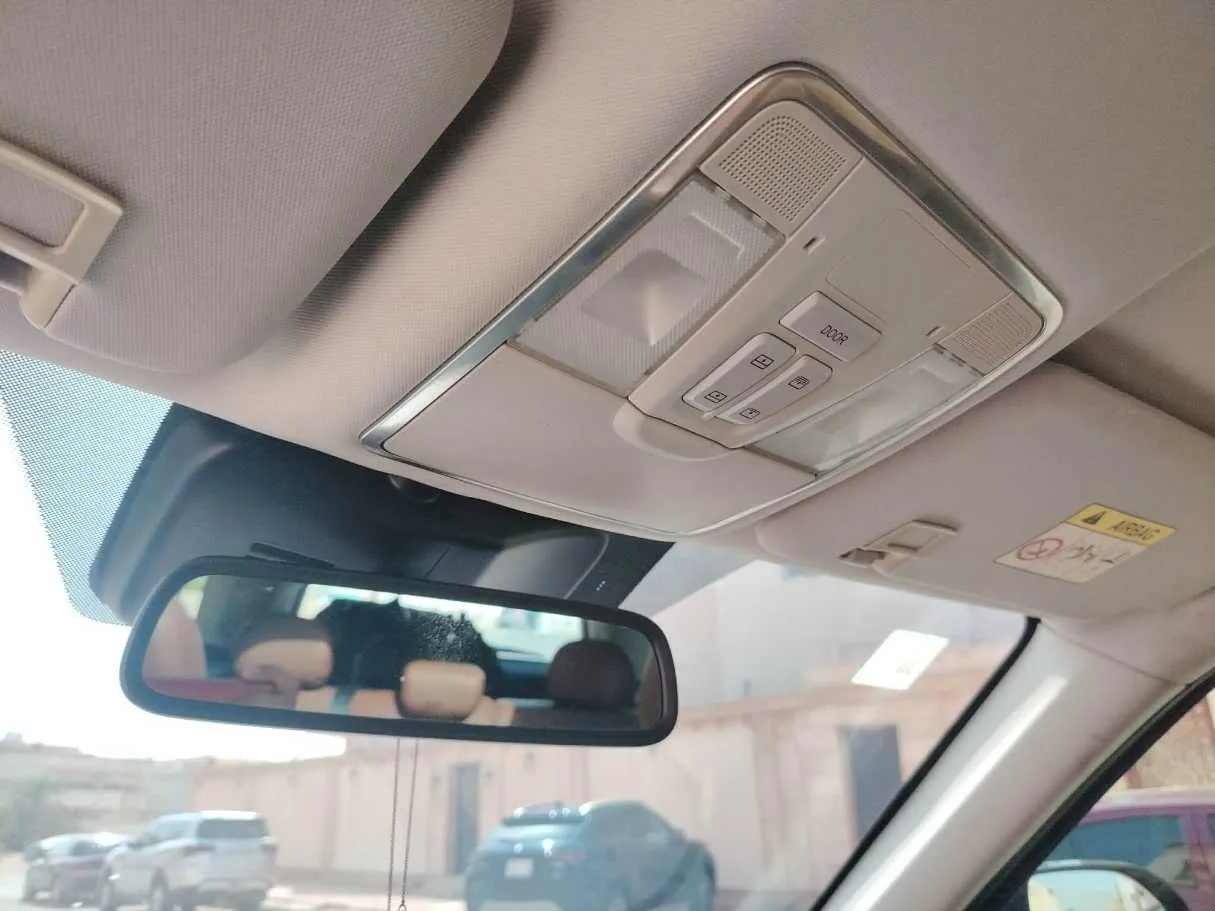 Car image 40