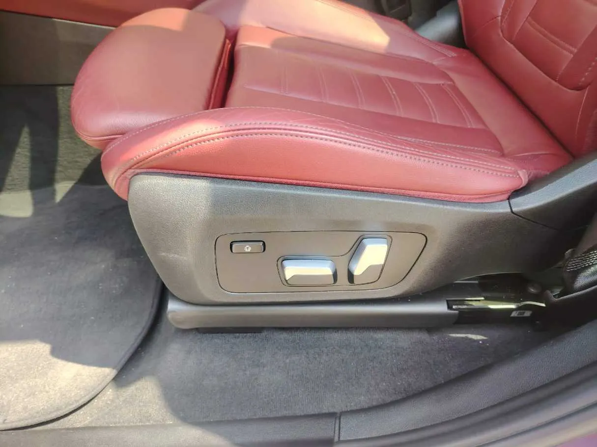 Car image 35