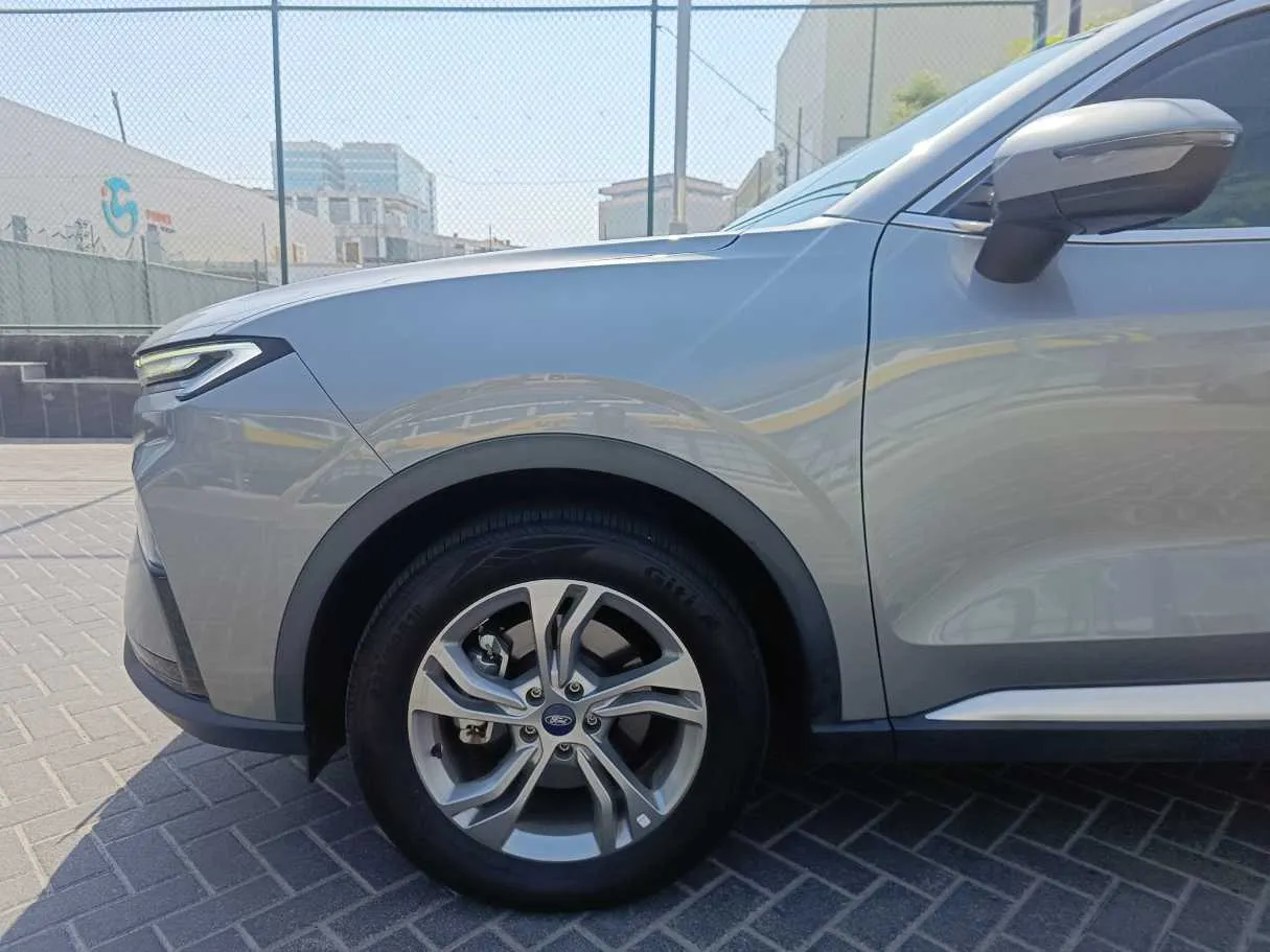 Car image 9