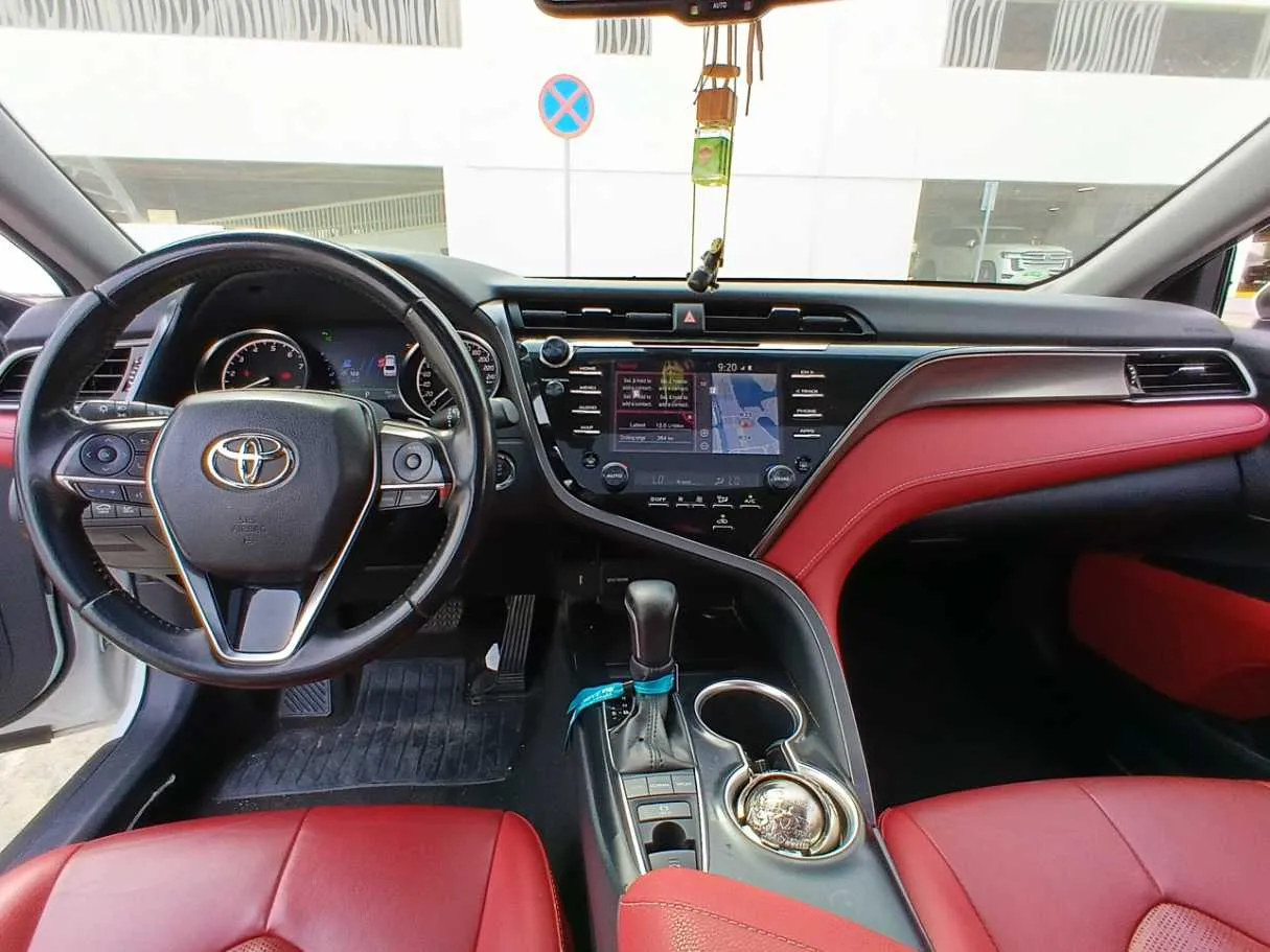 Car image 15