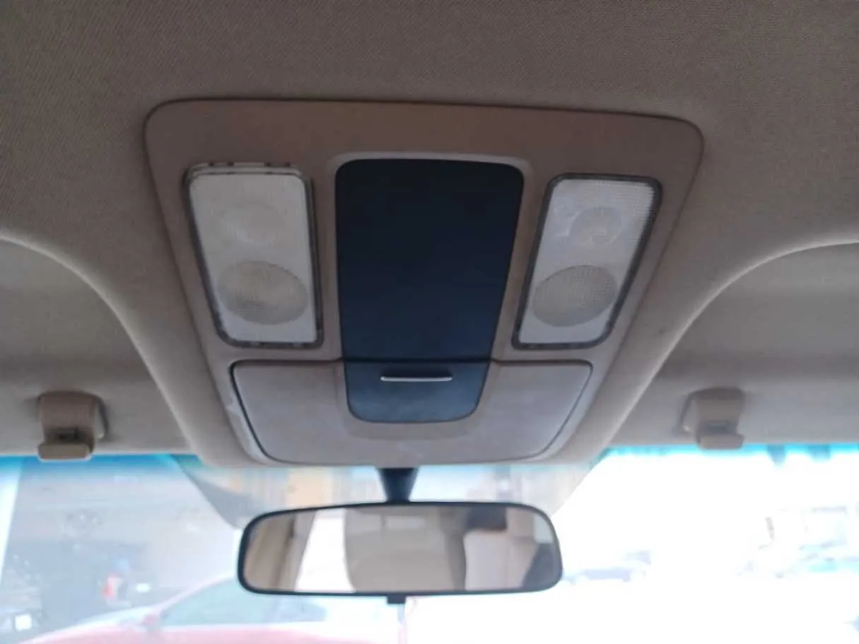 Car image 18
