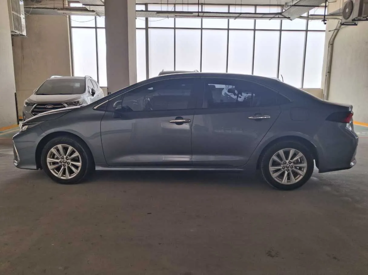 Car image 8