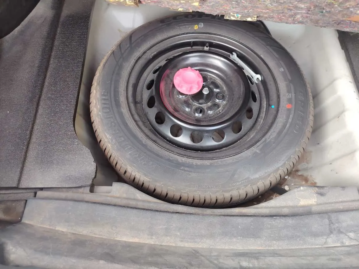 Car image 26