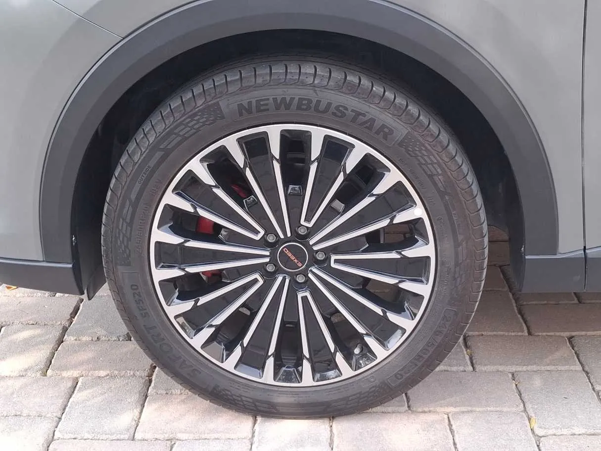 Car image 9