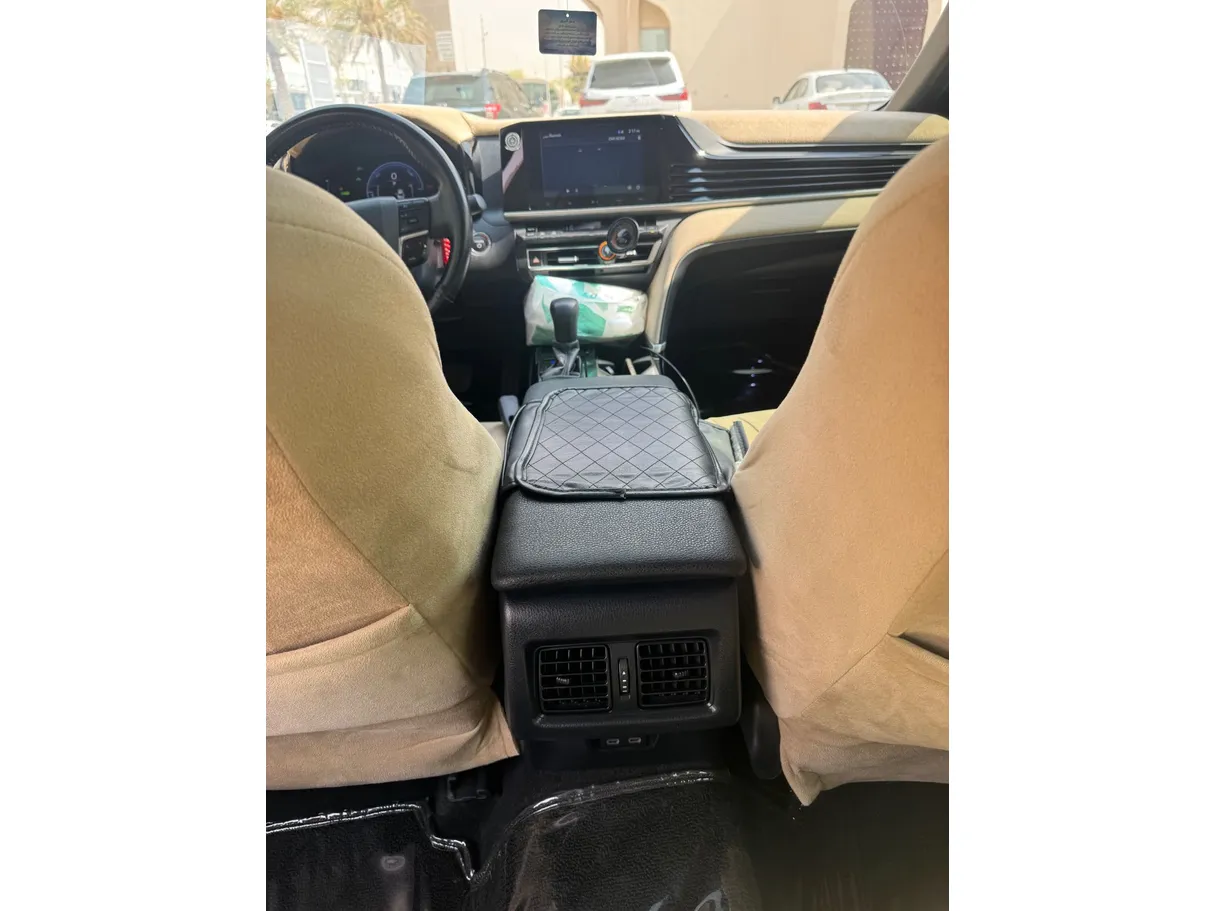 Car image 21