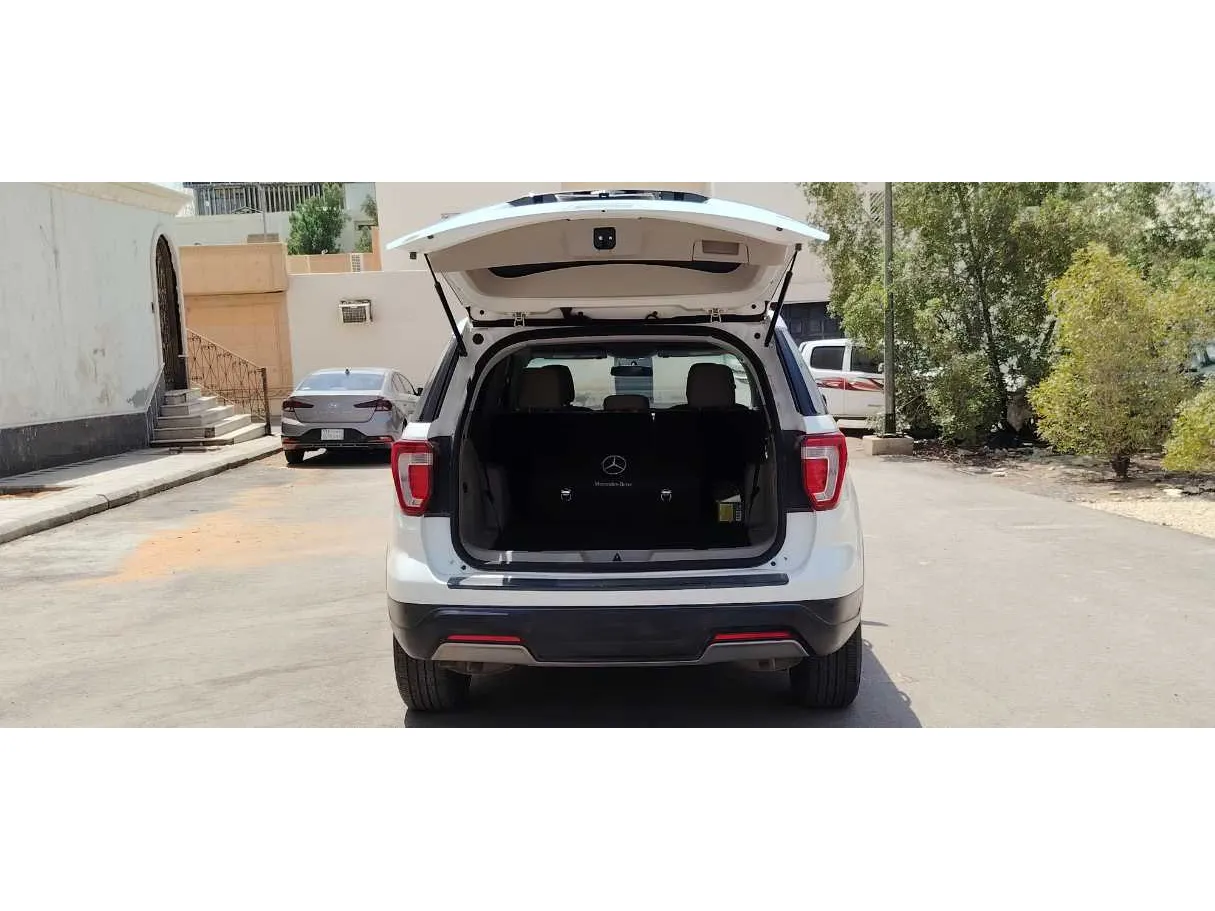 Car image 23