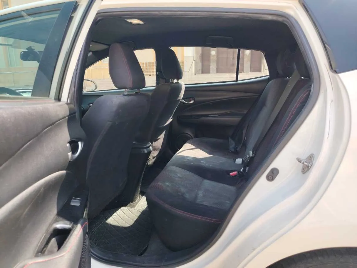 Car image 15