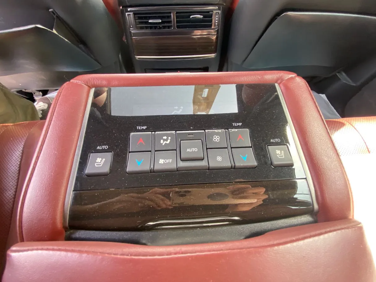 Car image 30