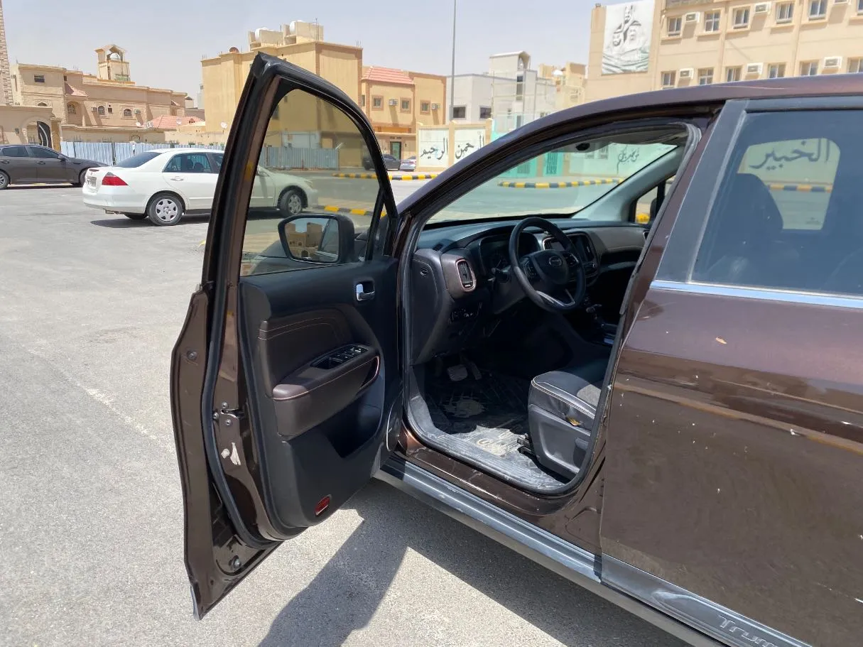 Car image 10