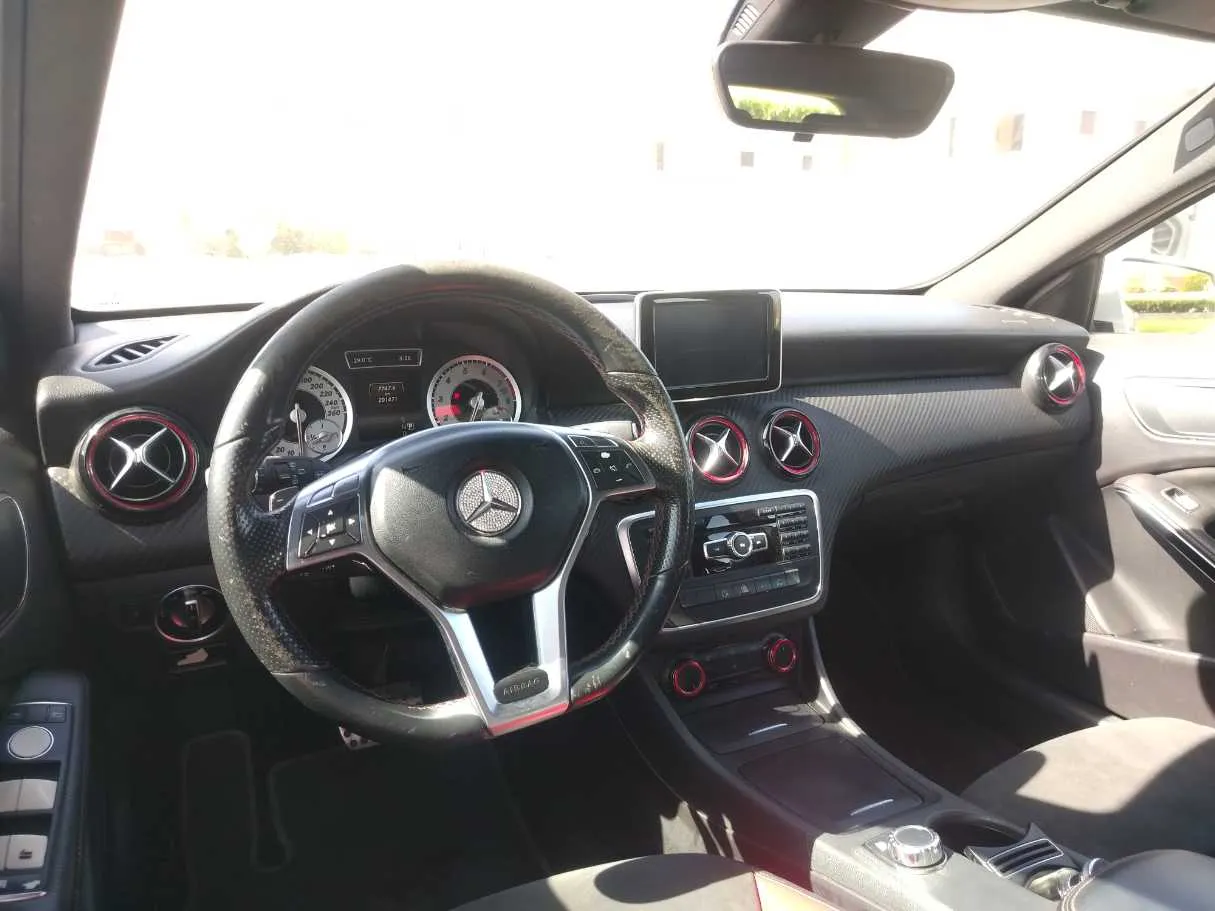 Car image 25