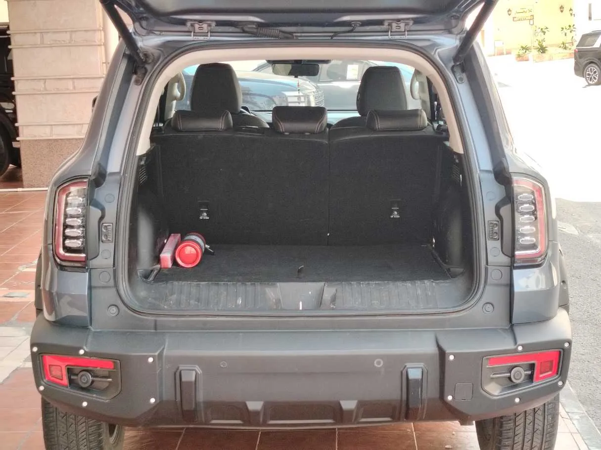 Car image 26